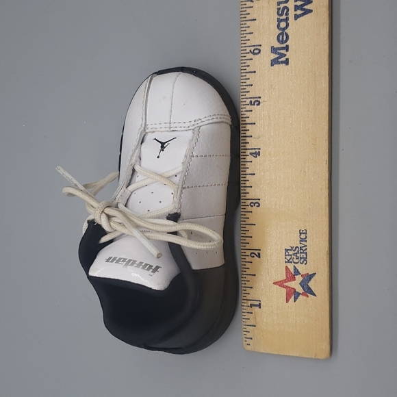 Nike Boys Air Jordan TE 2 Low White Black Basketball Shoes Size 5C - Picture 6 of 6